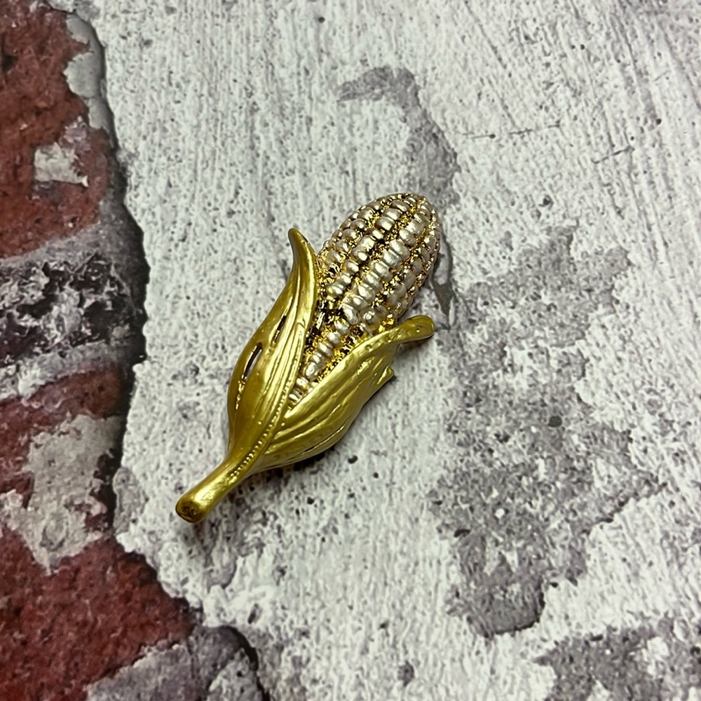 🛍 6 for $35 • Metallic Gold Corn On the Cob Brooch